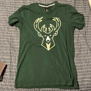 Women’s Milwaukee Bucks shirt